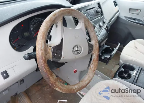 2011 Toyota Sienna Le V6 z USA, uszkodzony, nr VIN 5TDKK3DC8BS142136